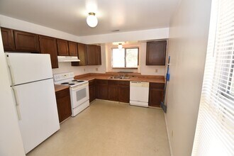 1050 Mazatlan Cir in Colorado Springs, CO - Building Photo - Building Photo