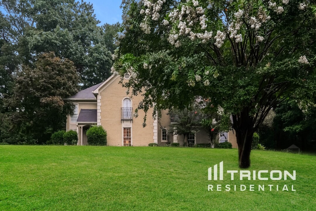 1050 Swan Mill Ct in Suwanee, GA - Building Photo
