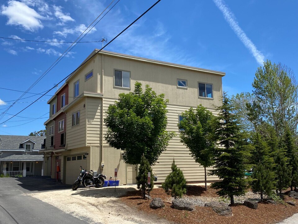 850 NW Newport Ave in Bend, OR - Building Photo