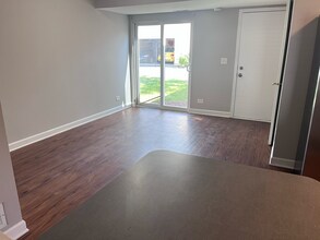 660 Four Seasons Blvd in Aurora, IL - Building Photo - Building Photo
