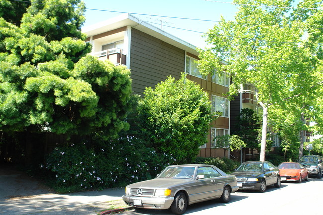 The Mark Twain Condominiums in Berkeley, CA - Foto de edificio - Building Photo