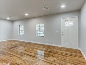 2608 NW 37th St in Oklahoma City, OK - Foto de edificio - Building Photo