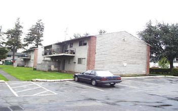 Pinewood Station in Gresham, OR - Building Photo - Building Photo