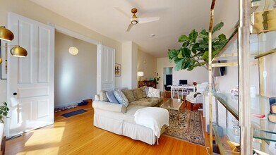 3233 N Wilton Ave-Unit -2 in Chicago, IL - Building Photo - Building Photo