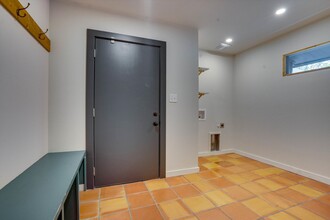 2403 Trafalgar Dr in Austin, TX - Foto de edificio - Building Photo