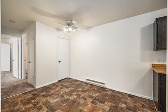 Arlington South Apartments in Toledo, OH - Building Photo - Interior Photo