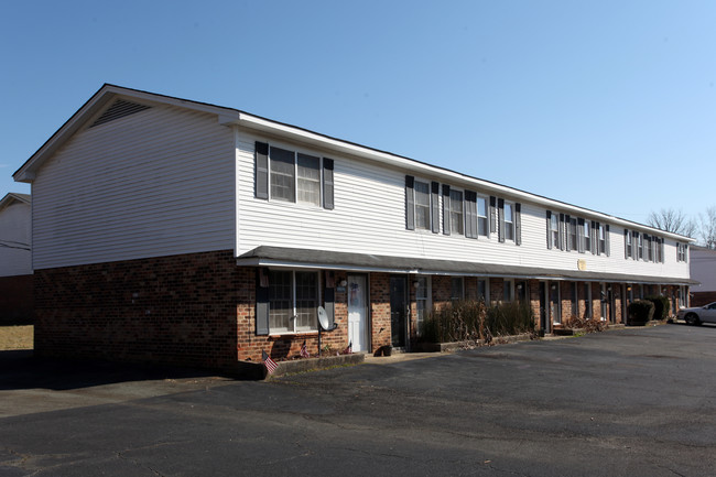 Oakview Apartments in Gibsonville, NC - Building Photo - Building Photo