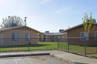 Cazares Terrace in Huron, CA - Building Photo - Building Photo