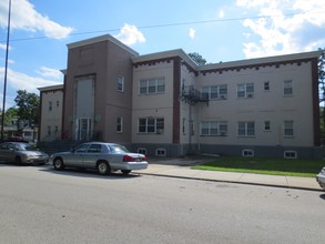 Carroll River Apartments in Riverside, NJ - Building Photo - Building Photo