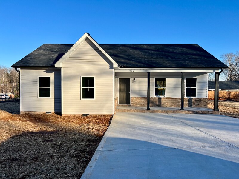 1930 29th St NE in Hickory, NC - Foto de edificio