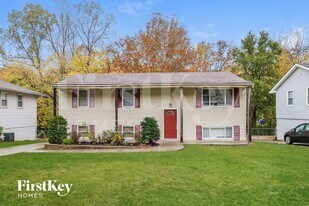 5013 NW Woody Creek Ln in Kansas City, MO - Building Photo