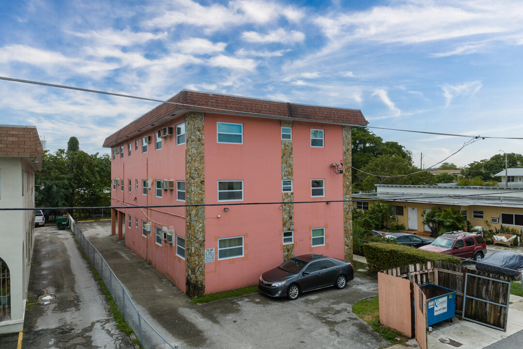 458 SW 9th St in Miami, FL - Building Photo