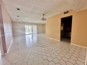 3360 Spanish Moss Terrace, Unit 206 in Lauderhill, FL - Building Photo - Building Photo