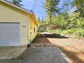4401 Big Beef Crossing NW in Bremerton, WA - Building Photo - Building Photo