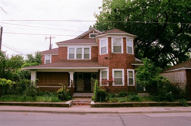 property at 203 N Colson St