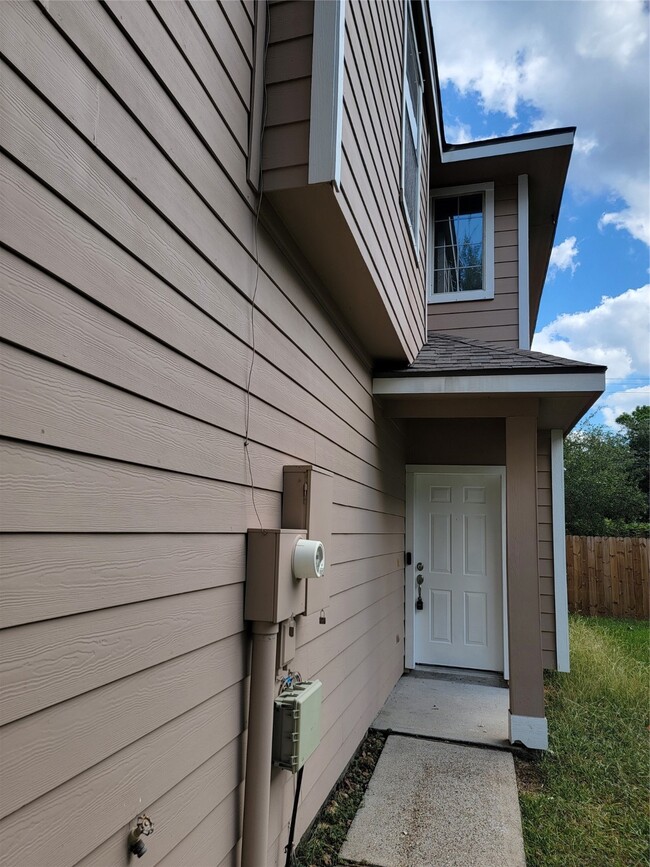 424 Folk Crest Ln in Dickinson, TX - Building Photo - Building Photo