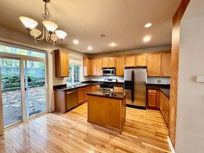 2107 240th Ave SE in Sammamish, WA - Building Photo - Building Photo