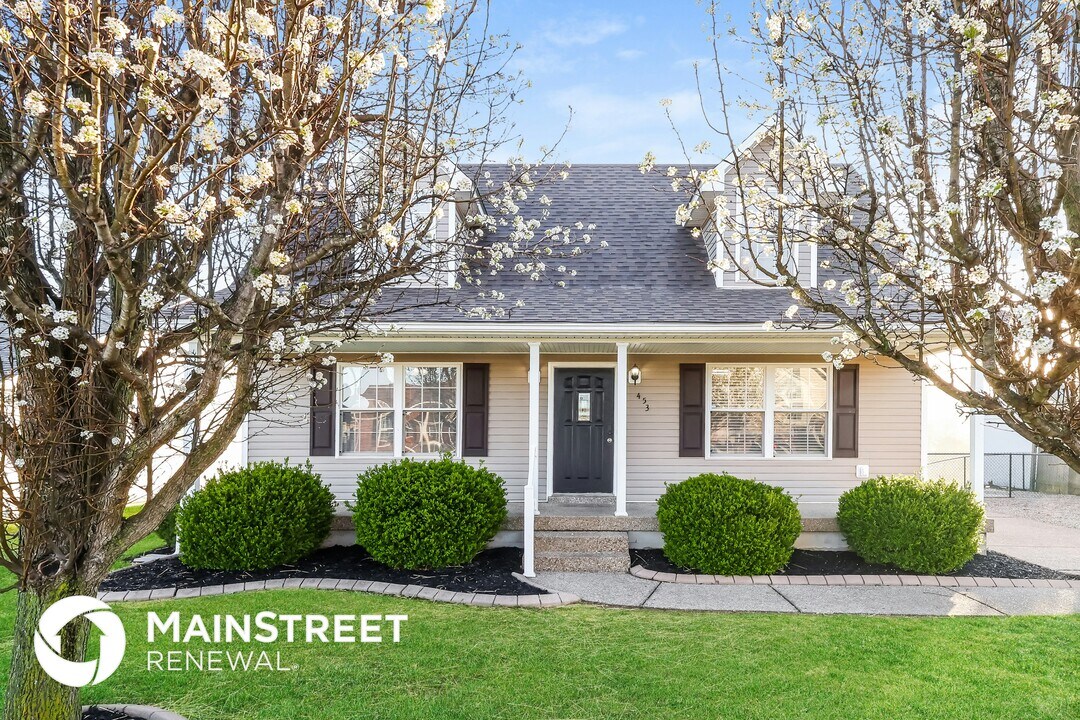 453 Lakes of Dogwood Blvd in Shepherdsville, KY - Building Photo
