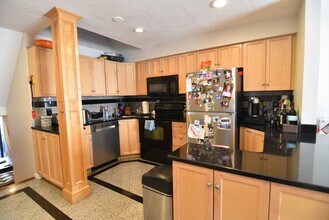 119 Beaconsfield Rd, Unit 1 in Brookline, MA - Building Photo - Building Photo