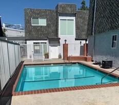 Barclay Square Apartment in Sherman Oaks, CA - Building Photo