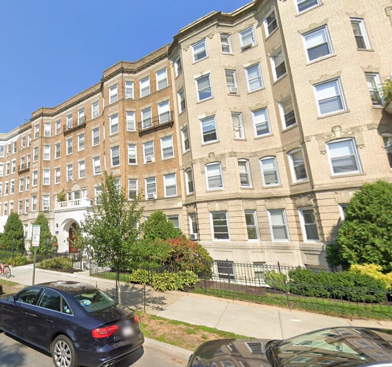73 Park Dr in Boston, MA - Building Photo