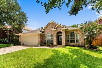 5935 Sawyer Bend Ln in Spring, TX - Foto de edificio - Building Photo