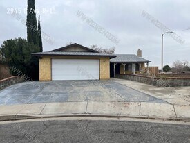 2945 E Ave R-11 in Palmdale, CA - Building Photo