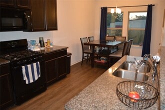 17616 Cedar Crst Dr in Conroe, TX - Building Photo - Building Photo