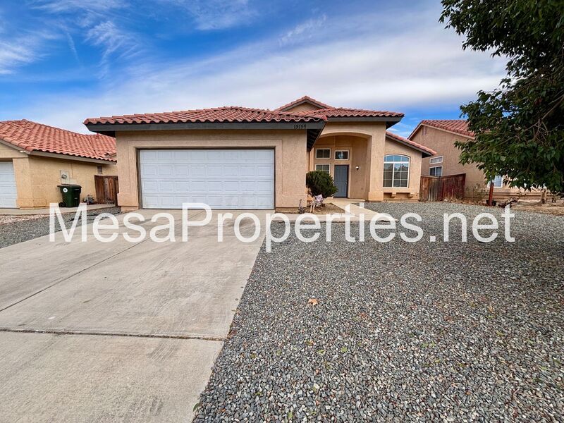 15159 Zircon Dr in Victorville, CA - Building Photo