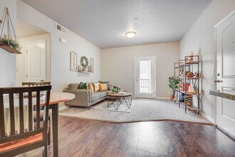 Pinnacle Highbury in West Valley City, UT - Building Photo - Building Photo