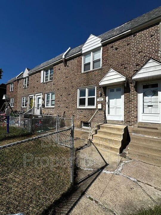 229 Spruce St in Glenolden, PA - Building Photo