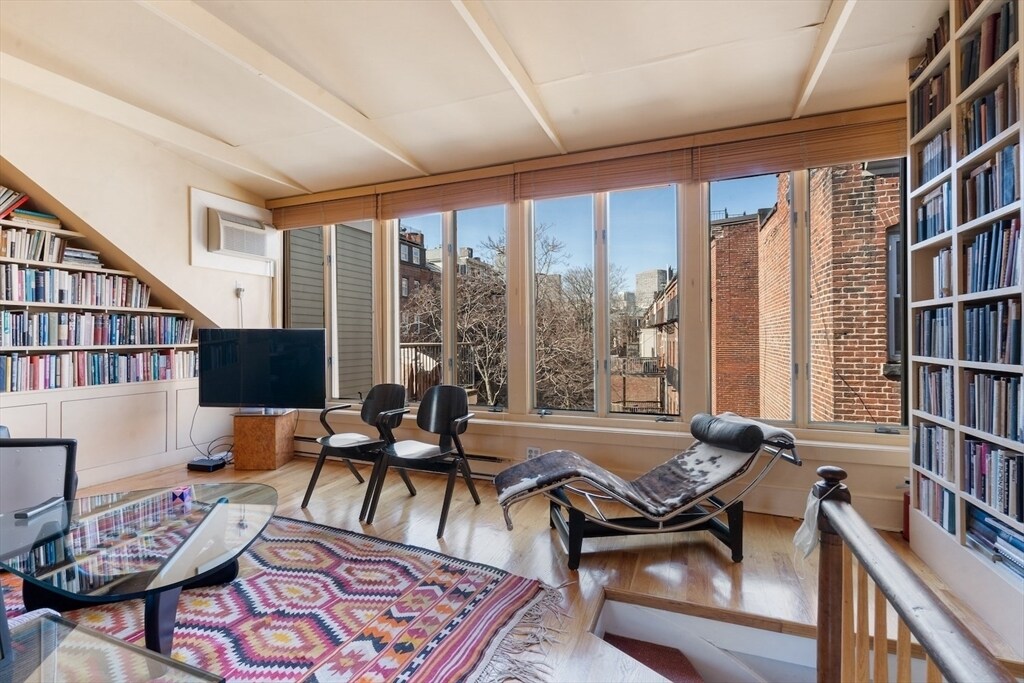 6 Bond St in Boston, MA - Building Photo