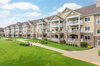 Shorehaven Tower in Oconomowoc, WI - Building Photo - Building Photo