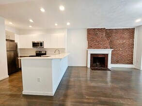 1402 Beacon St, Unit 3 in Brookline, MA - Building Photo - Building Photo