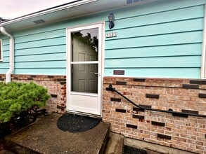 3385 SE 10th Ave in Portland, OR - Building Photo - Building Photo