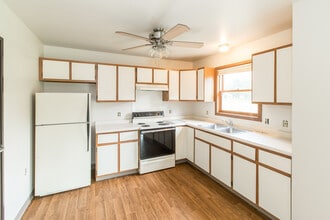 Hickory Drive and Pinecrest Apartments in Plover, WI - Building Photo - Building Photo