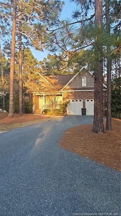 105 Glasgow Cir in Southern Pines, NC - Building Photo
