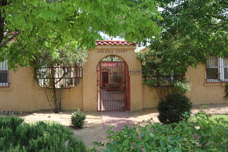 Arcadia Courtyard in Albuquerque, NM - Building Photo - Building Photo