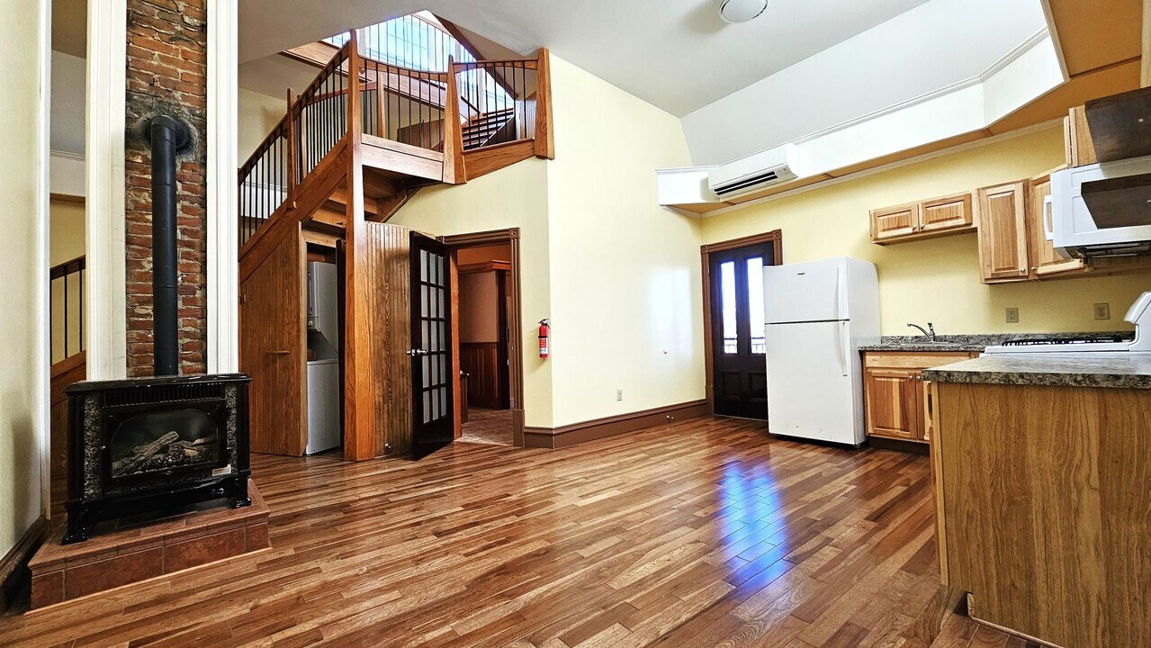 141-141 N Champlain St in Burlington, VT - Building Photo