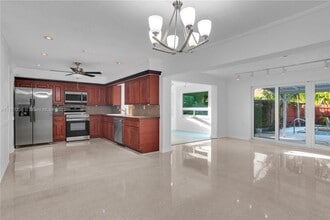 617 NE 2nd Pl in Dania Beach, FL - Building Photo - Building Photo