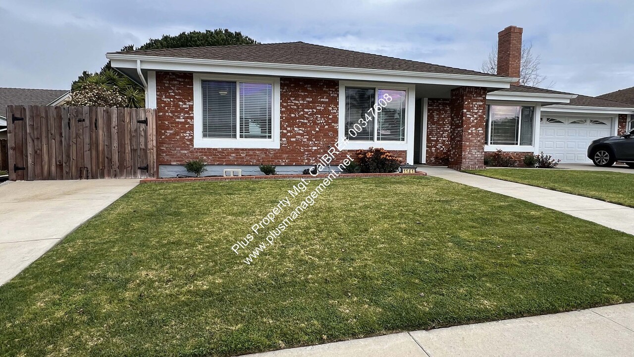 1141 Village Dr in Santa Maria, CA - Foto de edificio