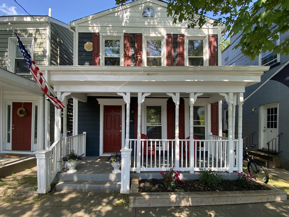 1403 Charles St in Fredericksburg, VA - Foto de edificio