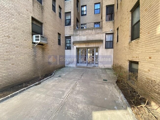 700 Fort Washington Ave-Unit -6G in New York, NY - Building Photo - Building Photo