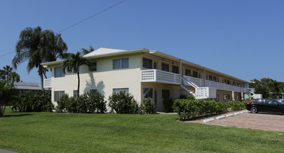 Bonaire Club in Naples, FL - Building Photo - Building Photo