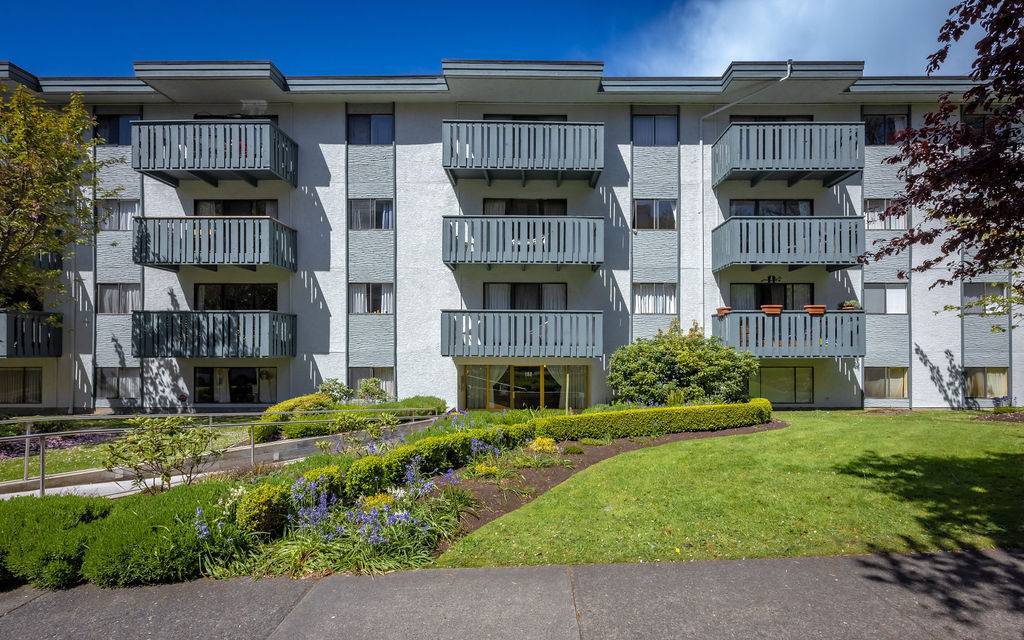 Terrace Green Apartments in Victoria, BC - Building Photo