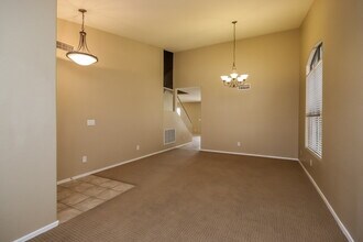 548 E Cathy Dr in Gilbert, AZ - Building Photo - Building Photo