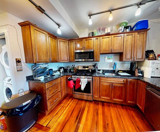 237 Norfolk St, Unit 6 in Cambridge, MA - Foto de edificio - Building Photo