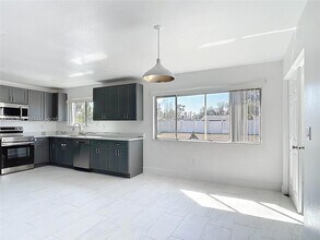 4487 Pocatella Ave in North Port, FL - Foto de edificio - Building Photo