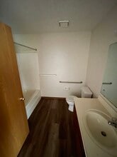 17901 E 18th Street Ct S in Independence, MO - Foto de edificio - Building Photo