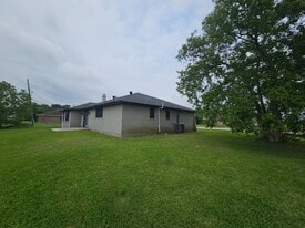 5840 Oleander St in Port Arthur, TX - Building Photo
